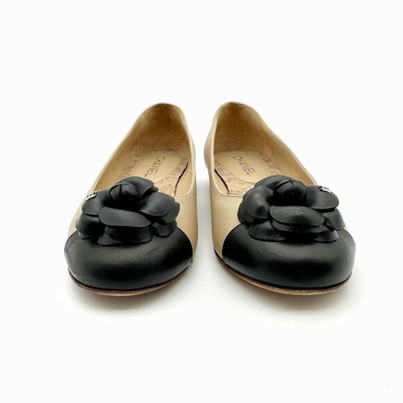 CHANEL Camelia Ballet Flat Size 38.5 CC Logo Leather Flower Round Toe Black Tan - Picture 8 of 14